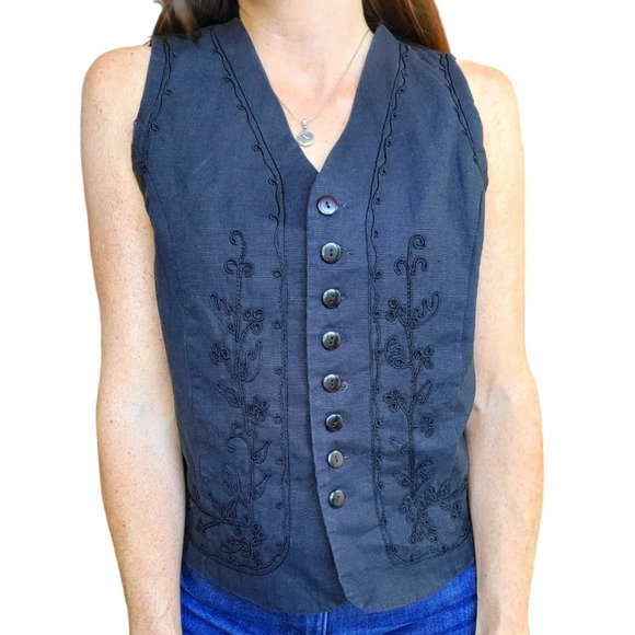 Vintage Floral Scrolled Button-up Vest Top - Picture 11 of 11